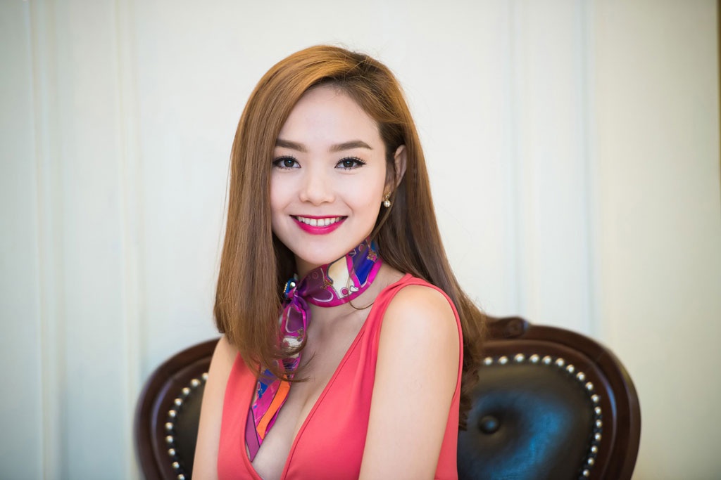 Minh Hằng đẹp rạng rỡ tại Hà Nội - 5 H.T