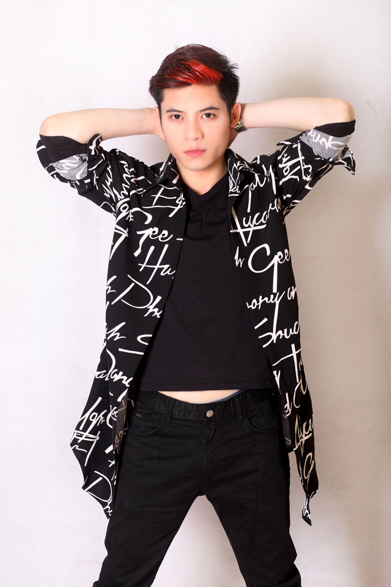 Ca sĩ Nam Hùng tái xuất sau tin đồn nghỉ hát - 2 Giọng ca điển trai vừa cho ra mắt single