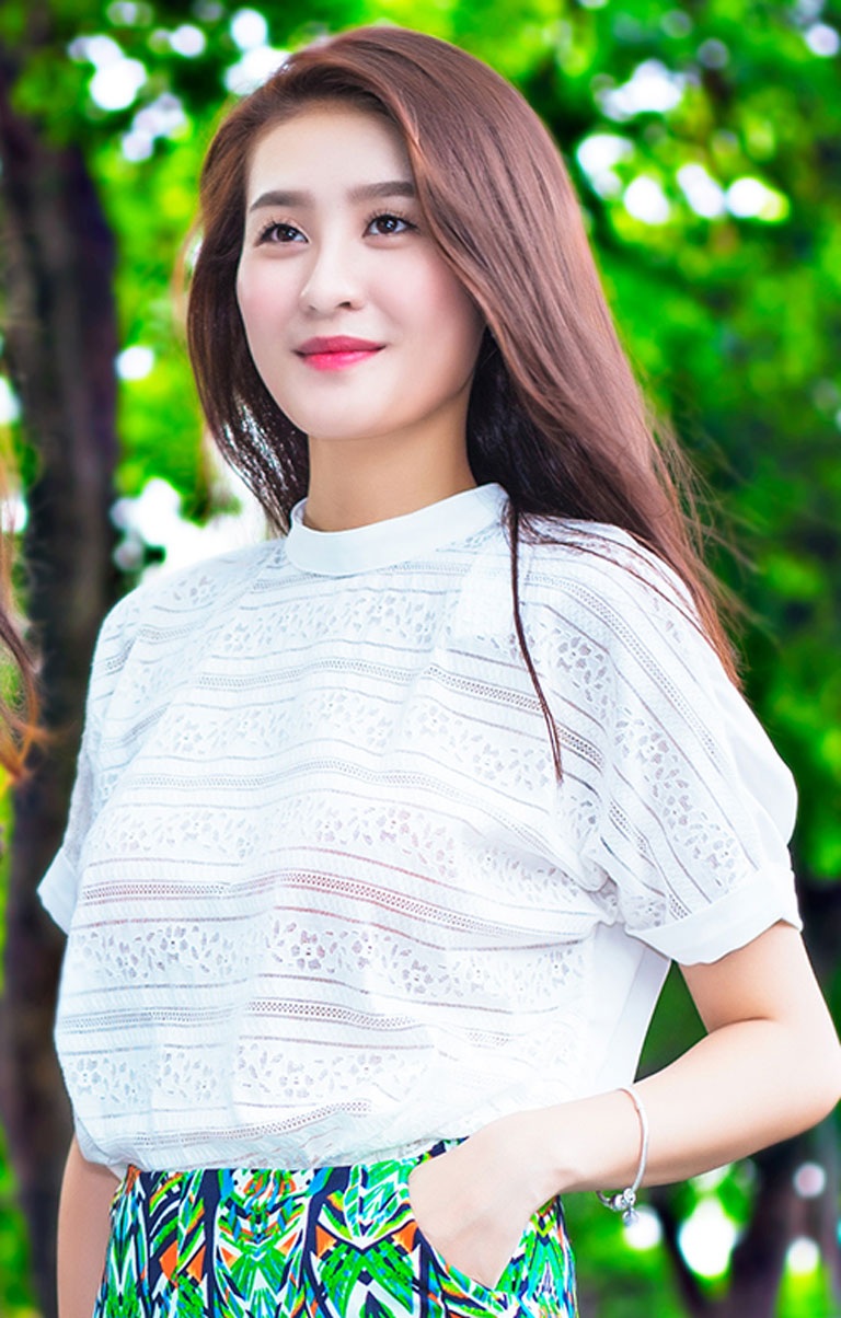 Siêu mẫu quốc tế Phan Hà Phương sở hữu nụ cười tự tin và vóc dáng chuẩn