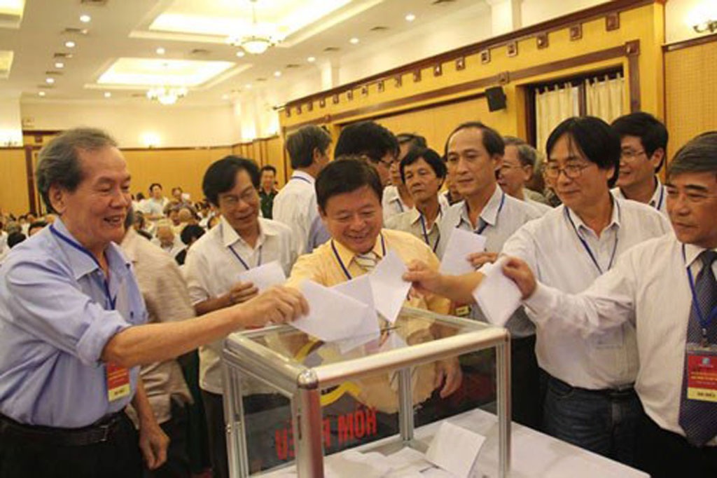 NS Đỗ Hồng Quân tiếp tục làm Chủ tịch Hội Nhạc sĩ Việt Nam - 2 Các nhạc sĩ trong Hội bỏ phiếu bầu Ban chấp hành mới