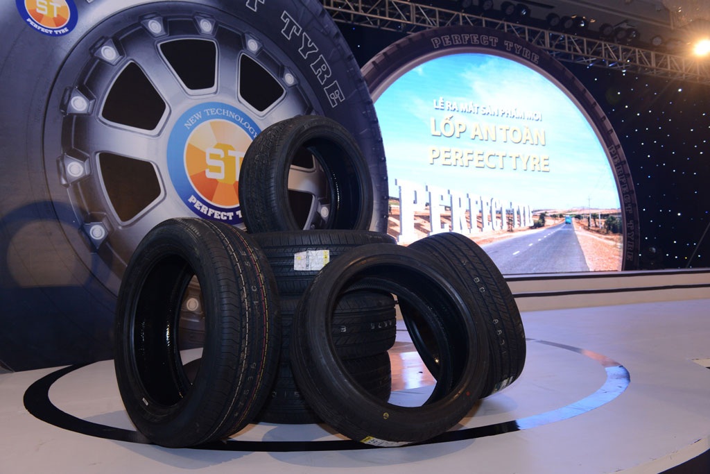 Ra mắt sản phẩm lốp xe an toàn Perfect Tyre - 4 Thậm chí khi sử dụng mũi khoan những chiếc lốp Perfect Tyre
vẫn không bị thủng