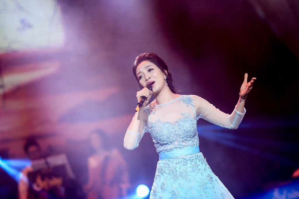 Phạm Thu Hà hát “Suối mơ” tưởng nhớ nhạc sĩ Văn Cao - 2 Qua tiếng hát tươi