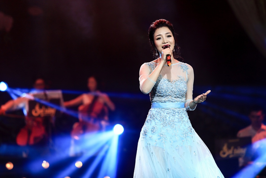 Phạm Thu Hà hát “Suối mơ” tưởng nhớ nhạc sĩ Văn Cao - 4 Một số hình ảnh ca sĩ Phạm Thu Hà trong chương trình