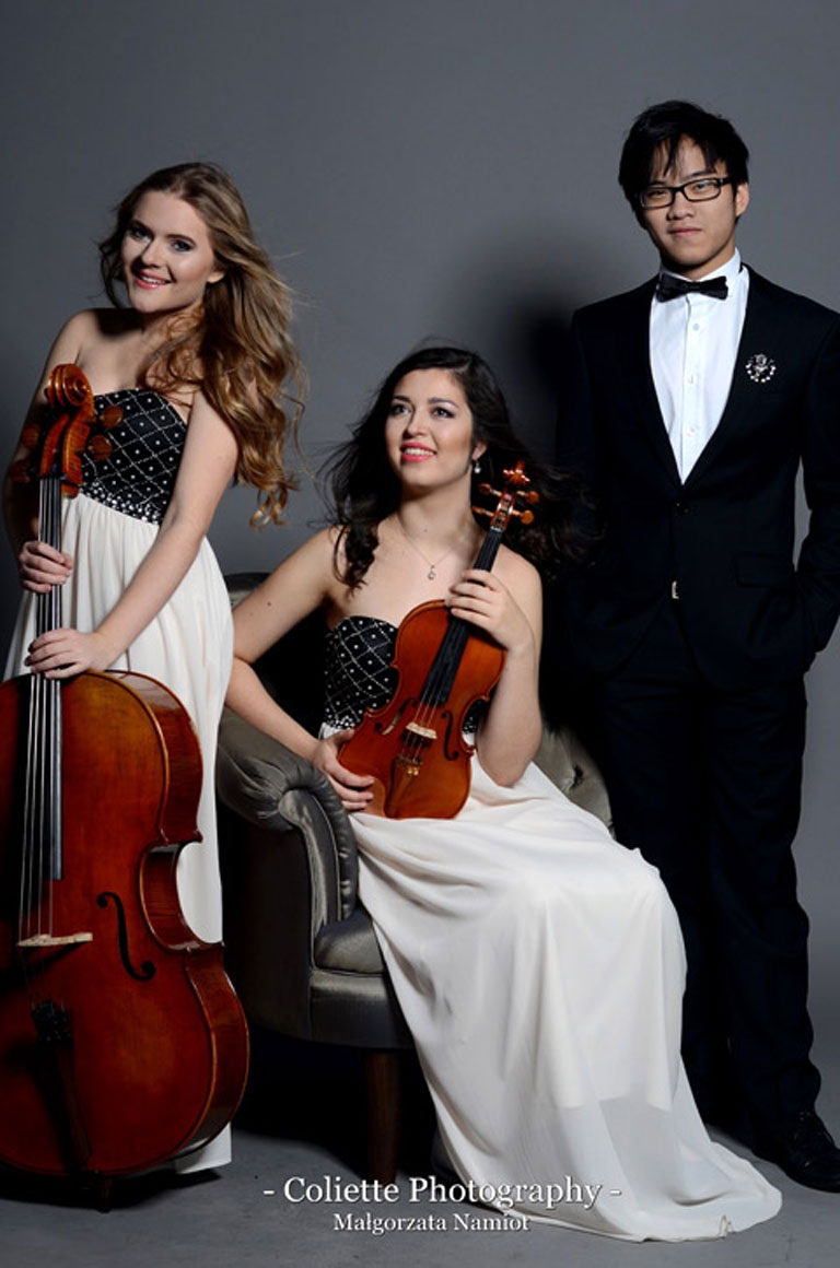 Từ trái sang: Magdalena, Sylwia Anna và Nguyễn Việt Trung