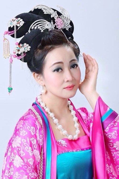 Nghệ sĩ thời “xã hội hóa”: “Chân ngoài” nuôi “chân trong” - Ảnh 3.