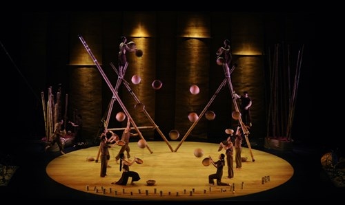 Nghệ sĩ thời “xã hội hóa”: “Chân ngoài” nuôi “chân trong” - Ảnh 6.