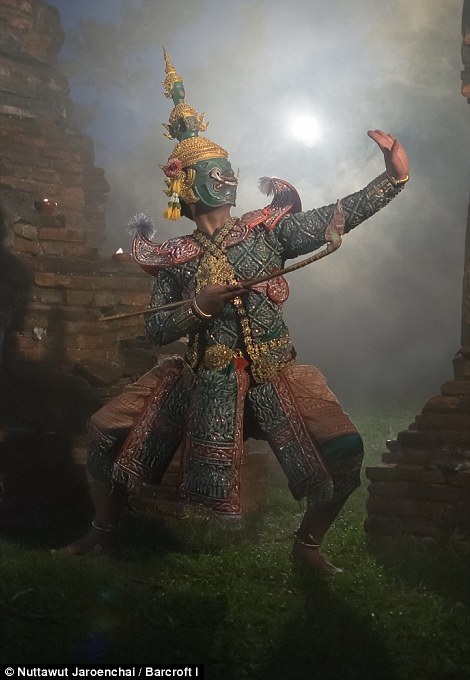 Vũ điệu Khon khởi nguồn từ Ấn Độ, lấy cảm hứng từ sử thi Ramayana.