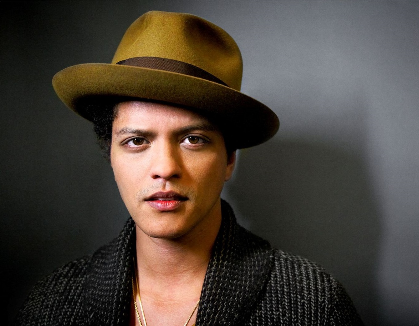"Phenomenon" Bruno Mars causes fever in the music industry after 4 years of absence - 4