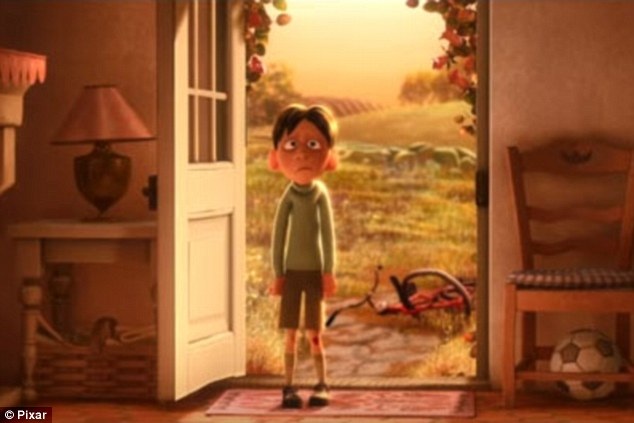 Trong “Ratatouille”, có một cảnh nhân vật Anton Ego sau khi nếm thử một món ăn bỗng nhiên như được trở về tuổi thơ khi còn là một cậu bé (ảnh). Hình ảnh cậu bé với các nét tròn đã cho người xem thấy rằng Anton Ego cũng từng là cậu bé đáng yêu, tốt tính, nhưng quá trình trưởng thành đã khiến nhân vật này trở nên xấu tính.