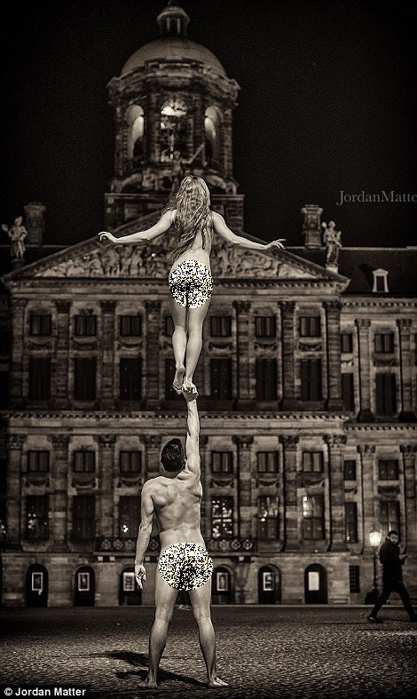 Nghẹt thở với những khoảnh khắc ba-lê gợi cảm “kinh điển” - 14 Ở Amsterdam, Hà Lan.