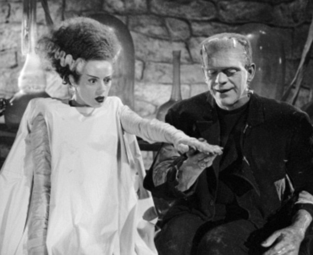 Sẽ thế nào nếu “quái vật Frankenstein”… lấy vợ? - 2
Nếu nhà khoa học Victor Frankenstein quyết định tạo ra cho một… quái vật cái, thì đó sẽ là bi kịch đối với sự tồn vong của loài người. Trong ảnh là hai diễn viên Boris Karloff và Elsa Lanchester trong bộ phim “Bride of Frankenstein” (Cô dâu của Frankenstein - 1935).