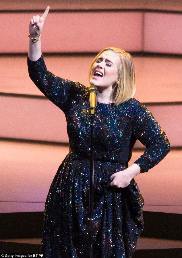 Taylor Swift - ngôi sao “vô địch” về thu nhập trong năm 2016 - 2 Adele đứng ngay sau Taylor Swift. Dù con số thu nhập của Adele khá bé nhỏ khi so với Swift nhưng kỳ thực con số này chủ yếu đến từ việc bán ra các album âm nhạc. Ở thời buổi nhạc số thịnh hành, không có nhiều nghệ sĩ vẫn kiếm tiền mạnh từ việc bán album như Adele. Album mới nhất của cô - “25” - đã đạt thành công lớn trên quy mô quốc tế.