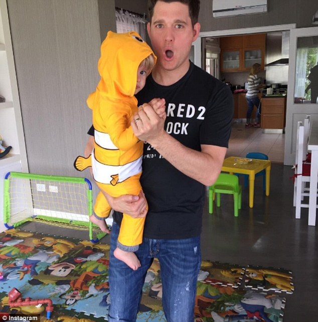 Nam danh ca nổi tiếng Michael Buble ngưng hát vì con trai bạo bệnh - 6 Michael Buble từng chia sẻ rằng nuối tiếc duy nhất trong cuộc đời anh đó là anh đã mất quá nhiều thời gian để đi tới quyết định lập gia đình và sinh con.