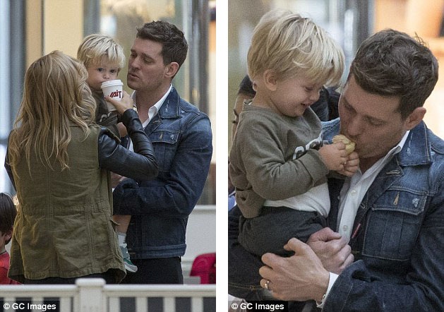 Nam danh ca nổi tiếng Michael Buble ngưng hát vì con trai bạo bệnh - 7 Nam ca sĩ nổi tiếng người Canada cho rằng việc làm cha đã thay đổi con người anh.