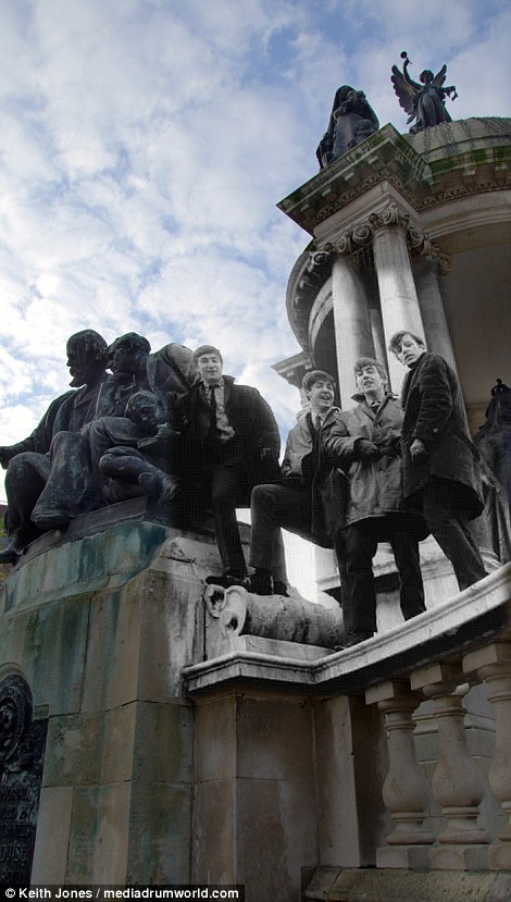 Bốn chàng trai của The Beatles trong những năm tháng tuổi trẻ.