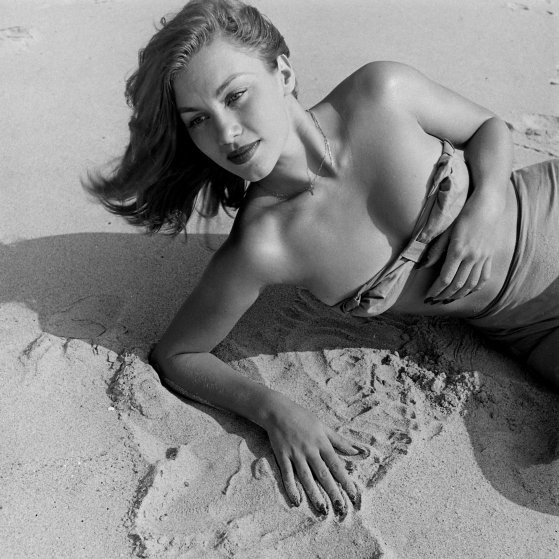 Ảnh hiếm ghi lại sắc vóc quyến rũ của “Bond Girl” đầu tiên - 7 Ảnh hiếm ghi lại sắc vóc quyến rũ của “Bond Girl” đầu tiên - 7