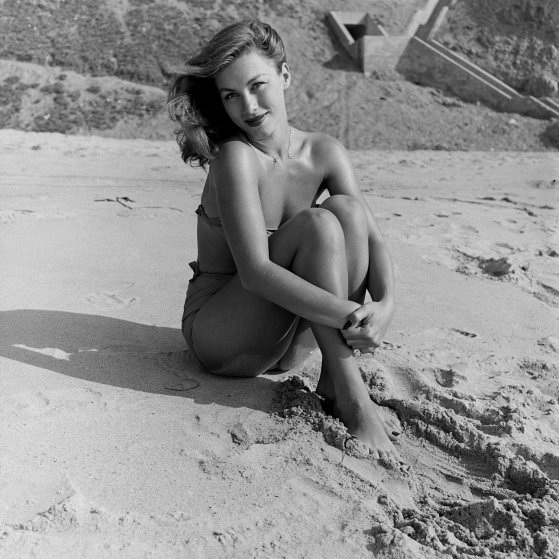Ảnh hiếm ghi lại sắc vóc quyến rũ của “Bond Girl” đầu tiên - 8 Ảnh hiếm ghi lại sắc vóc quyến rũ của “Bond Girl” đầu tiên - 8