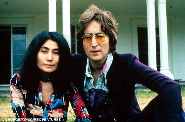 Đấu giá lá thư “căng thẳng” giữa hai huyền thoại The Beatles - 5 Yoko Ono từ lâu đã được biết tới là một “giọt nước làm tràn ly” dẫn tới sự tan rã của The Beatles.