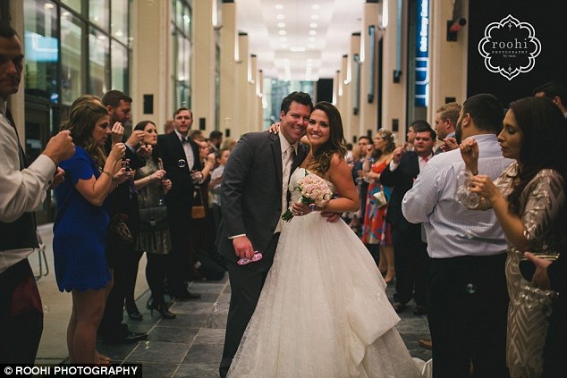 Cặp đôi Justin và Amy cùng sống ở thành phố St. Petersburg, bang Florida, Mỹ; họ đã vừa kết hôn hồi tuần trước. Câu chuyện tình yêu của cặp đôi đã rất thu hút sự quan tâm trên truyền hình và mặt báo Mỹ.