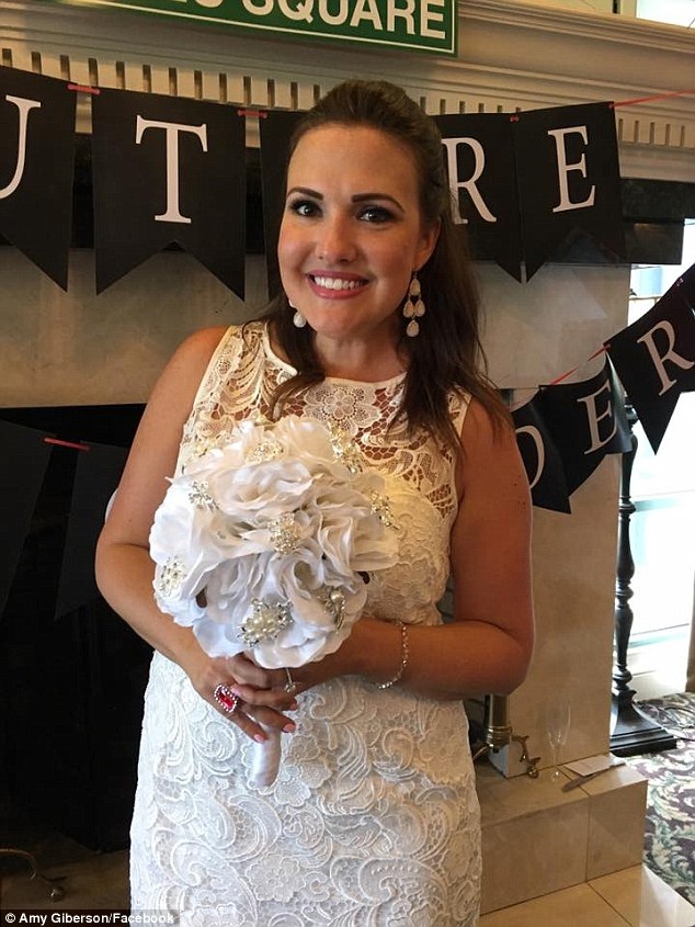 Cô Amy trong ngày cưới.