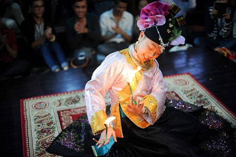 Chầu văn - một hình thức trong tín ngưỡng thờ đạo Mẫu - 1