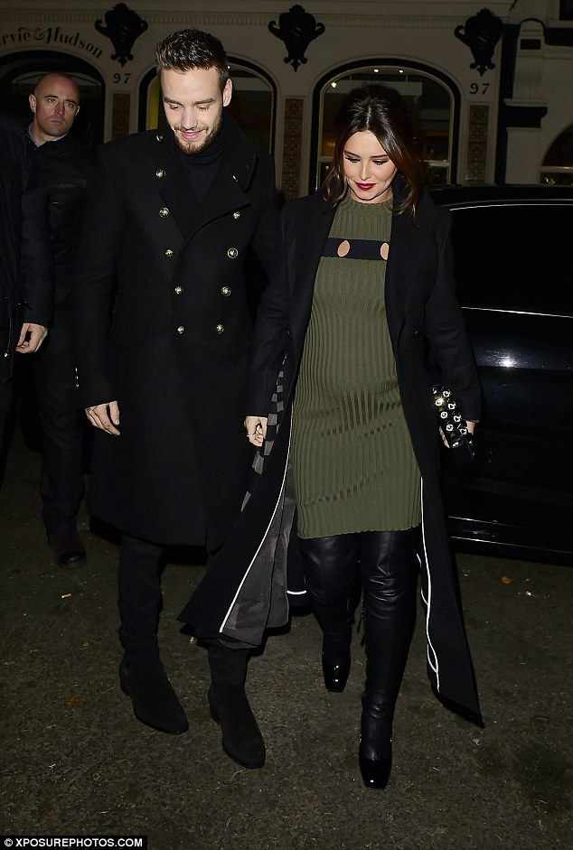 Duyên nợ khó tin của cựu thành viên 1D và bạn gái hơn 10 tuổi - 14 Liam Payne đã tìm thấy những điều tuyệt vời nhất từ Nhân tố bí ẩn, khi anh có một sự nghiệp ca hát cất cánh từ cuộc thi này, và giờ đây là một cuộc tình “đơm hoa kết trái”.