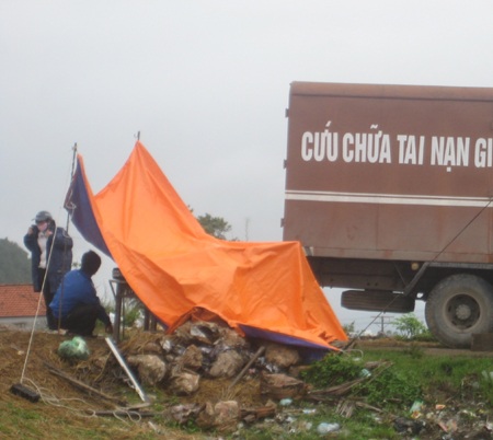 Nỗ lực giải cứu 7 toa tàu trật bánh - 2 Nỗ lực giải cứu 7 toa tàu trật bánh - 2