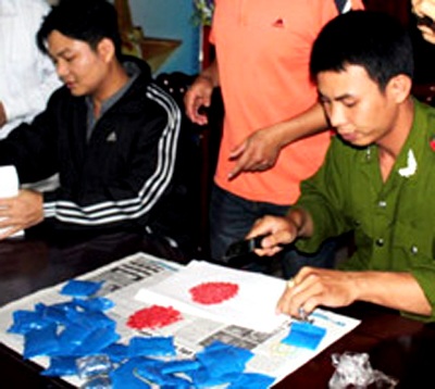 Bắt đối tượng tàng trữ hơn 6.000 viên ma túy tổng hợp  - 1