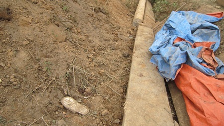 Cận cảnh hiện trường tang tóc vụ lật xe 14 người thương vong - 14