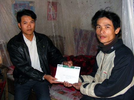 Quà bạn đọc trở lại với anh Nguyễn Hồng Sơn - 1