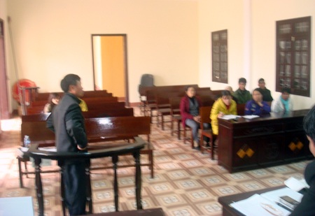 Khi cán bộ tư pháp... phạm pháp - 1