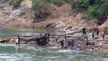 Đua nhau đi đào đãi vàng kiếm tiền... tiêu Tết - 3