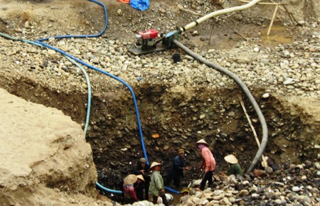 Đua nhau đi đào đãi vàng kiếm tiền... tiêu Tết - 4