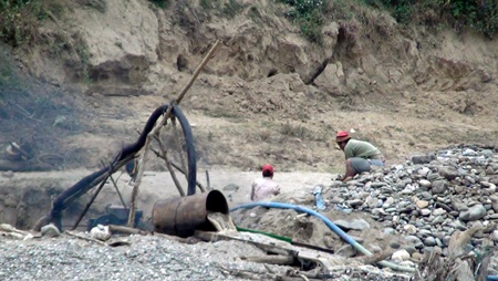 Đua nhau đi đào đãi vàng kiếm tiền... tiêu Tết - 9