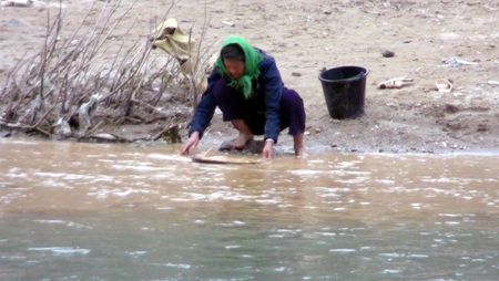 Đua nhau đi đào đãi vàng kiếm tiền... tiêu Tết - 11