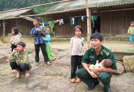 Dự một buổi bầu cử sớm ở miền biên cương - 2