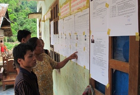 Rộn ràng chuẩn bị bầu cử sớm ở huyện biên giới  - 5