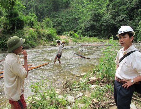 Rộn ràng chuẩn bị bầu cử sớm ở huyện biên giới  - 1