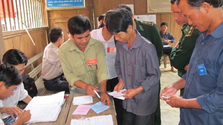 Dự một buổi bầu cử sớm ở miền biên cương - 8