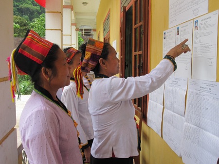 Dự một buổi bầu cử sớm ở miền biên cương - 4