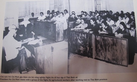 Một số hình ảnh Bác Hồ với quê hương - 14 Một số hình ảnh Bác Hồ với quê hương - 14