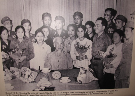 Một số hình ảnh Bác Hồ với quê hương - 17 Một số hình ảnh Bác Hồ với quê hương - 17