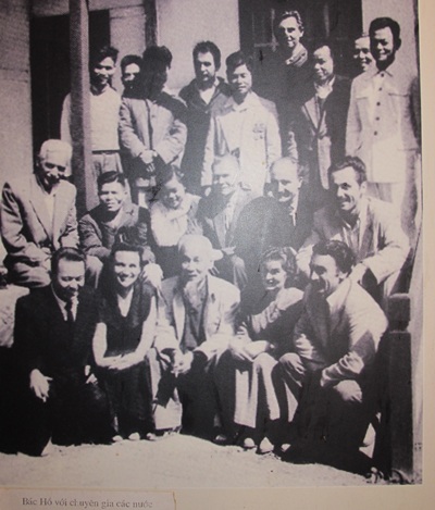 Một số hình ảnh Bác Hồ với quê hương - 15 Một số hình ảnh Bác Hồ với quê hương - 15