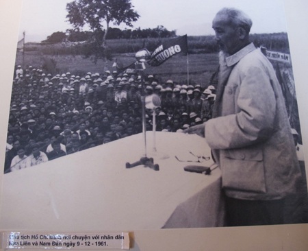 Một số hình ảnh Bác Hồ với quê hương - 4 Một số hình ảnh Bác Hồ với quê hương - 4