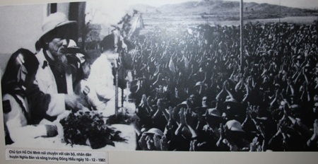 Một số hình ảnh Bác Hồ với quê hương - 7 Một số hình ảnh Bác Hồ với quê hương - 7