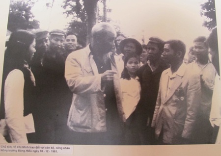 Một số hình ảnh Bác Hồ với quê hương - 11 Một số hình ảnh Bác Hồ với quê hương - 11