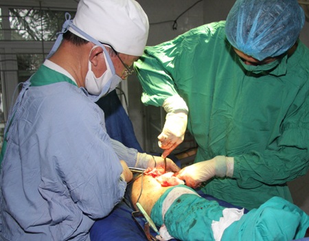 Phẫu thuật cắt bỏ thành công khối u mỡ 3kg  - 1