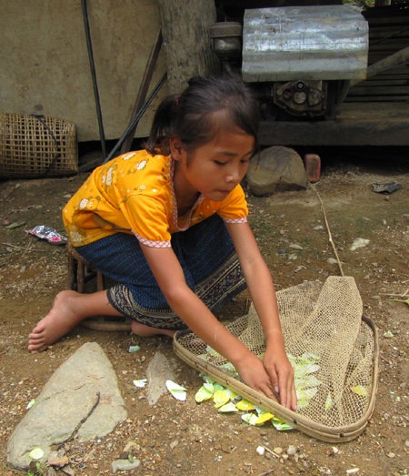 Nhói lòng trẻ vùng lòng hồ thủy điện Bản Vẽ - 9