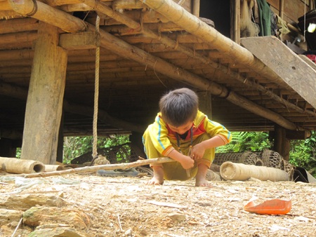 Nhói lòng trẻ vùng lòng hồ thủy điện Bản Vẽ - 13