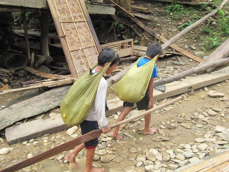 Nhói lòng trẻ vùng lòng hồ thủy điện Bản Vẽ - 6